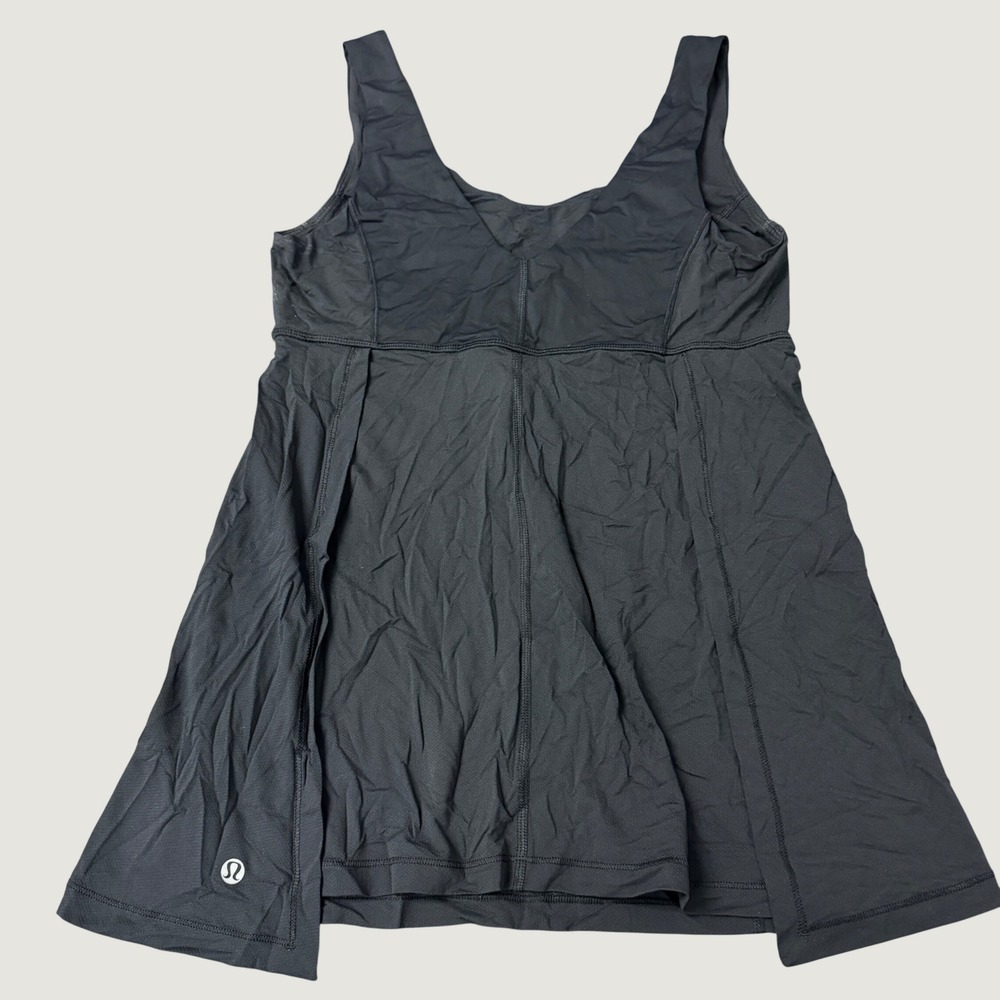 Lululemon Athletica Black V-Neck Tank Top with Built-in Shelf Bra Size 8 Flared